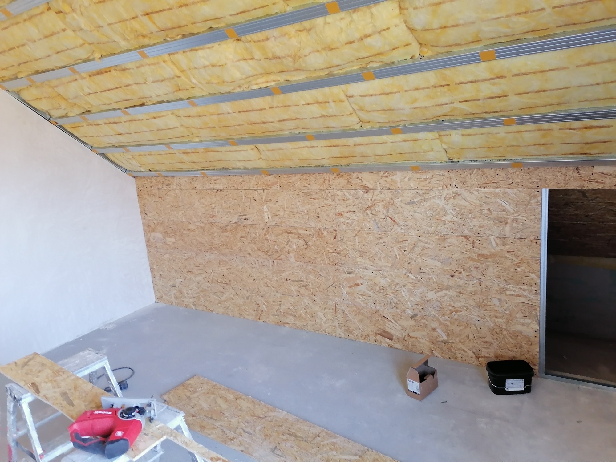 Wykonywanie ociepleń poddasza przez firmę Karbud Krzysztof Koptyra